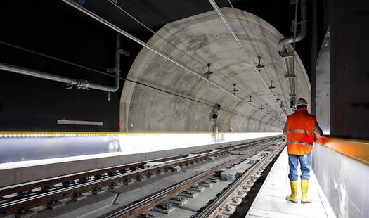 photo d'un ingénieur dans le tunnel d'un train