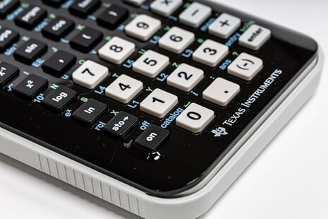 photographie d'une calculatrice pour représenter la comptabilité