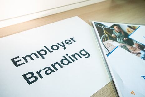 photo d'une brochure intitulée employer branding